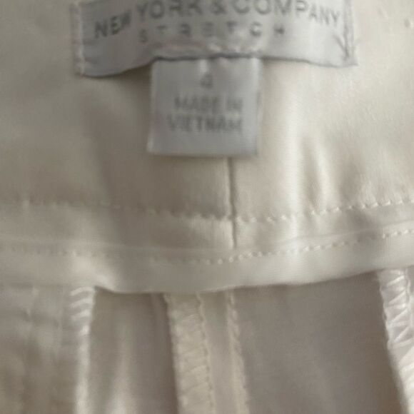 New York and Company stretch women’s white cuffed shorts, size for - Picture 5 of 5
